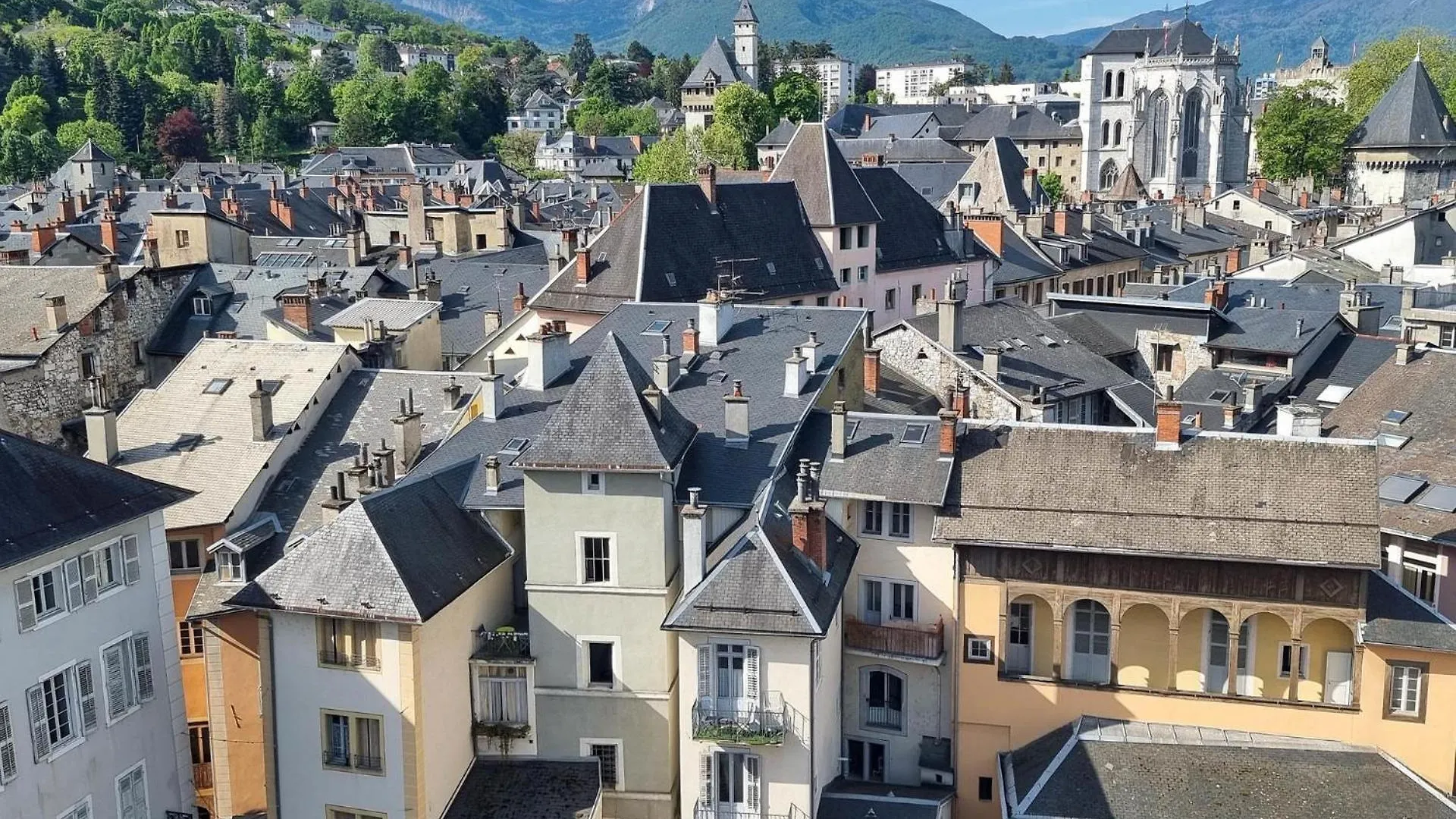 Appartement « Grand Verger » - Parking Gratuit à Chambéry